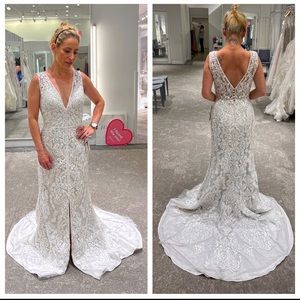 New with tags beautiful wedding gown